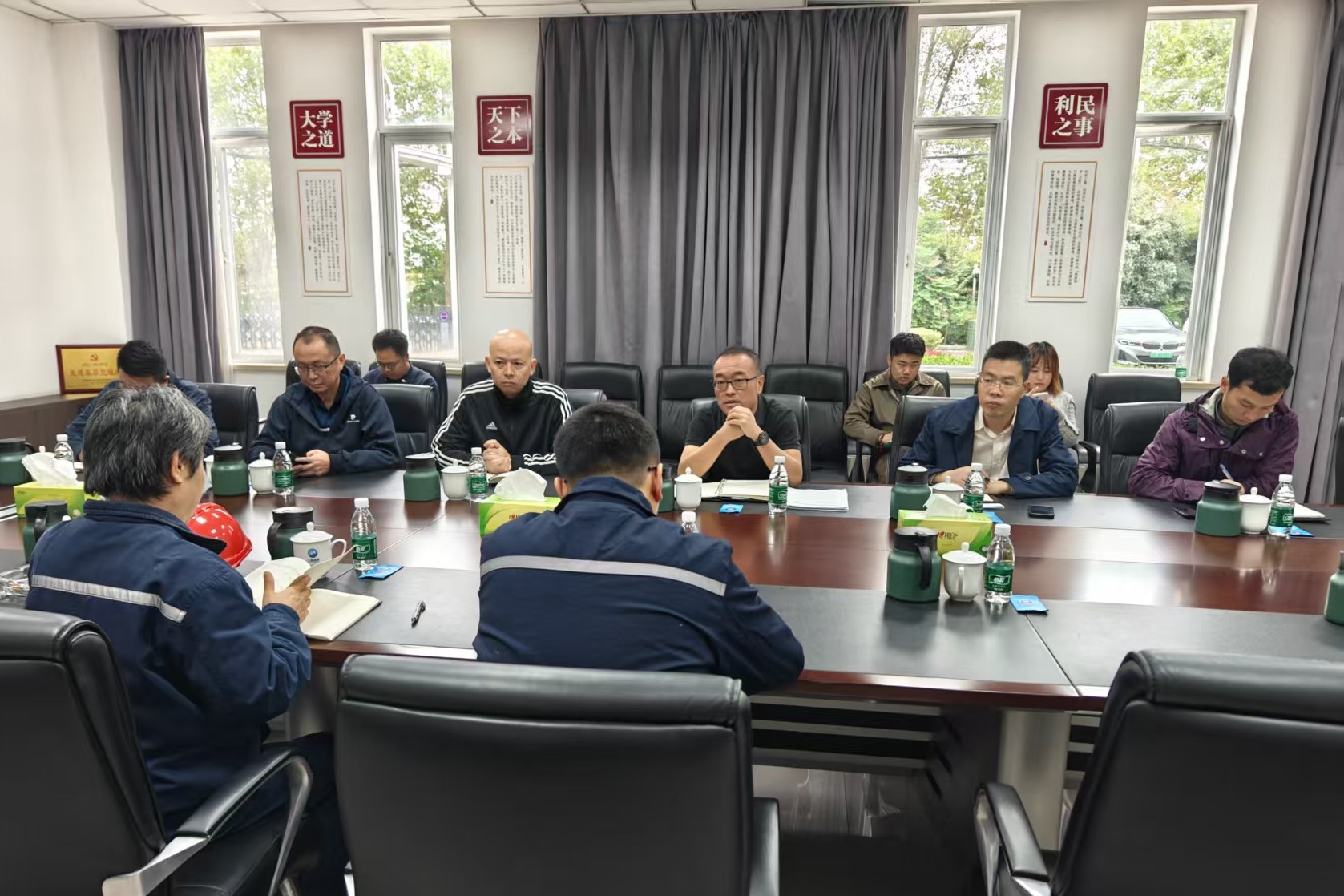 10月20日雙流區政府黨組成員、自貿區管理局專(zhuān)職副局長(cháng)傅成曦到成都三峰公司調研1.jpg